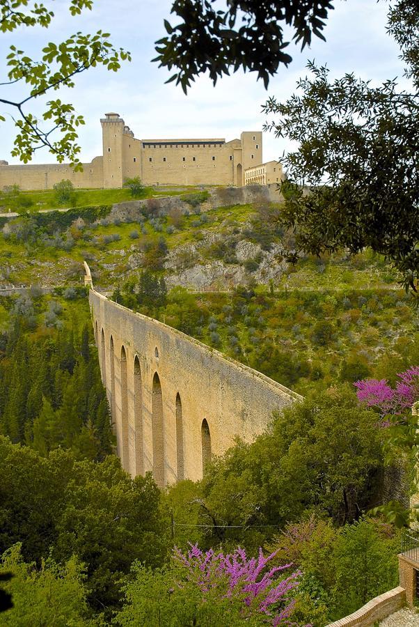 Palazzo Sant'Angelo Bed & Breakfast Spoleto Bagian luar foto