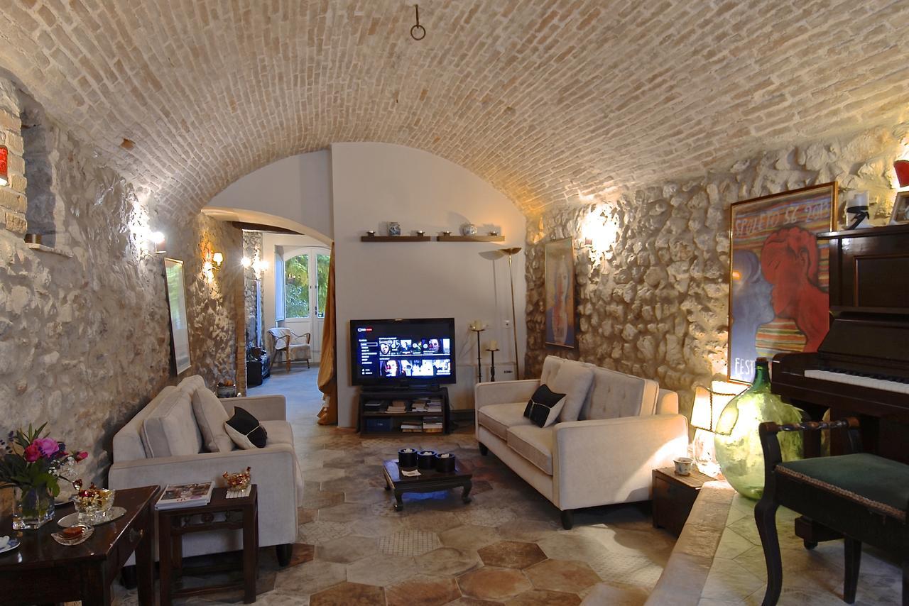 Palazzo Sant'Angelo Bed & Breakfast Spoleto Bagian luar foto
