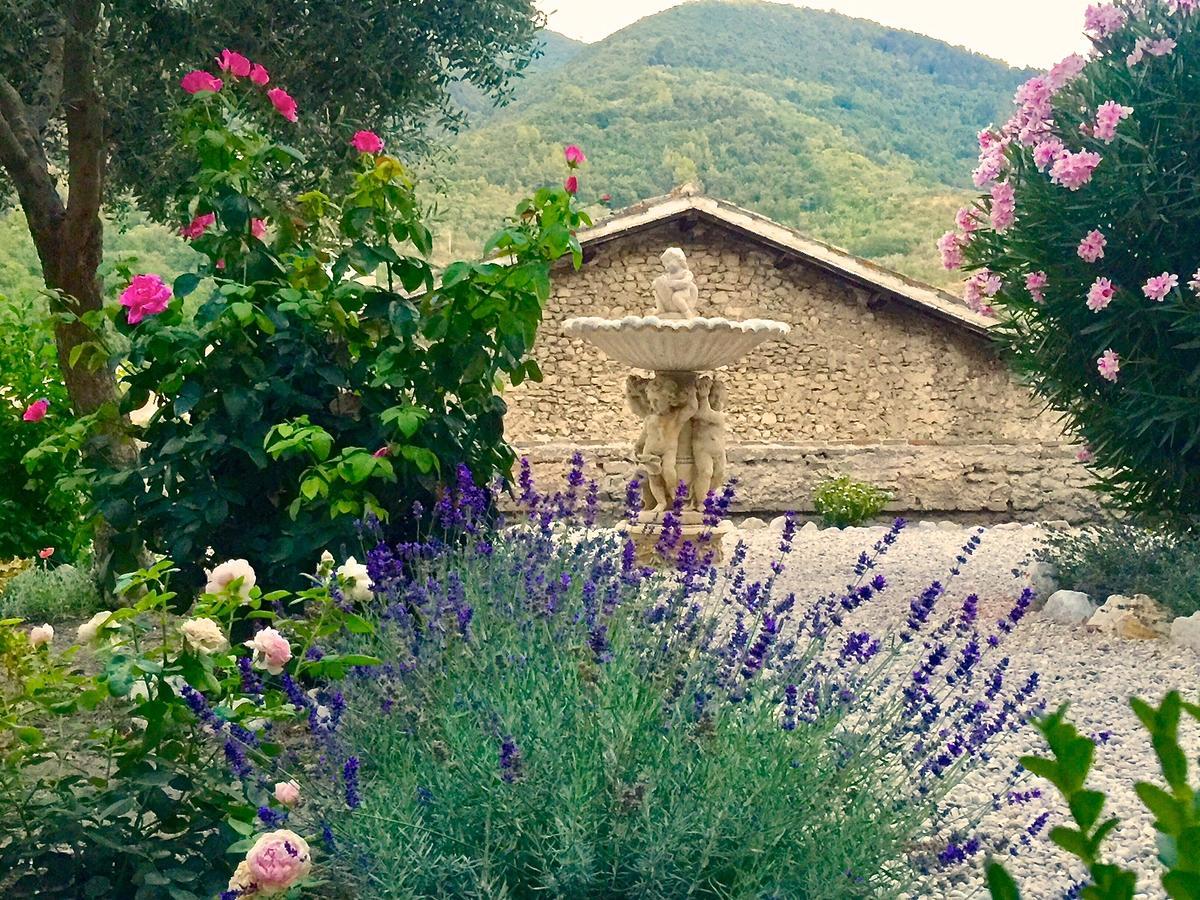 Palazzo Sant'Angelo Bed & Breakfast Spoleto Bagian luar foto