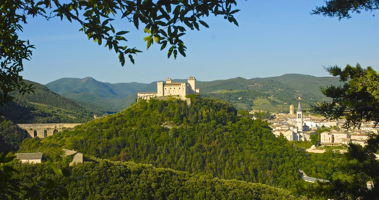 Palazzo Sant'Angelo Bed & Breakfast Spoleto Bagian luar foto