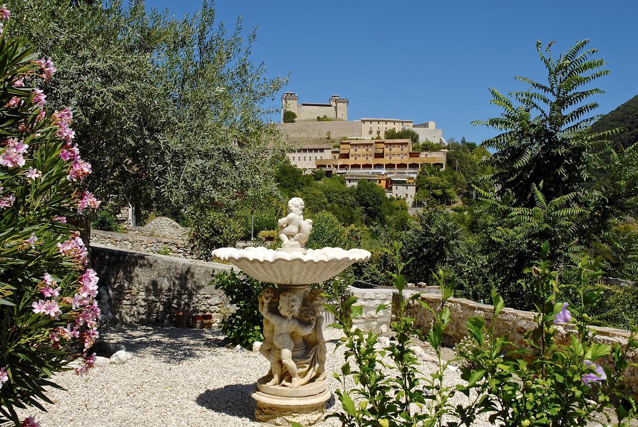 Palazzo Sant'Angelo Bed & Breakfast Spoleto Bagian luar foto