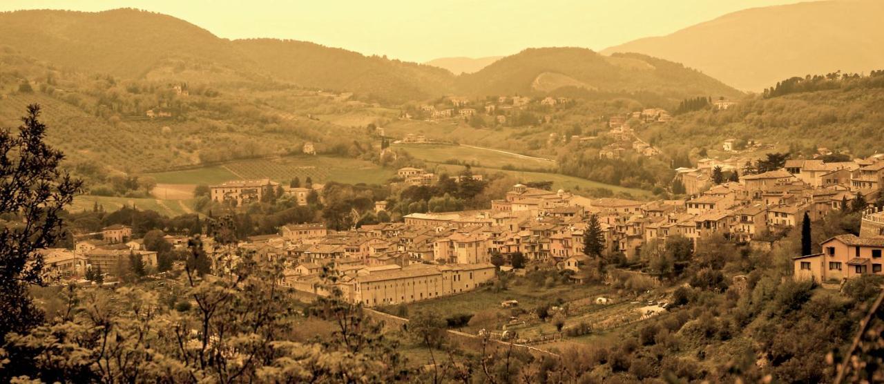 Palazzo Sant'Angelo Bed & Breakfast Spoleto Bagian luar foto